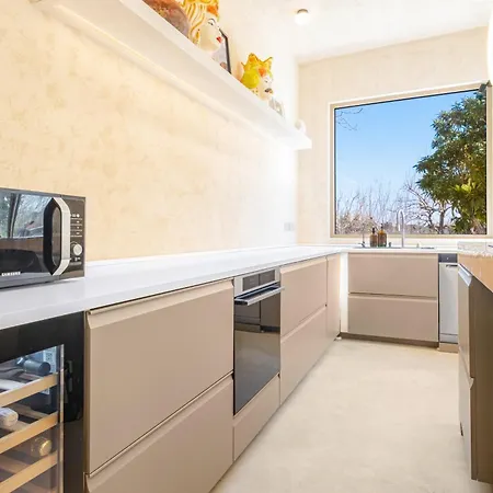 Quadro Private Pool Vila *