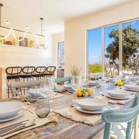 Quadro Private Pool Cutrofiano