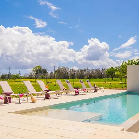 Quadro Private Pool Vila Cutrofiano