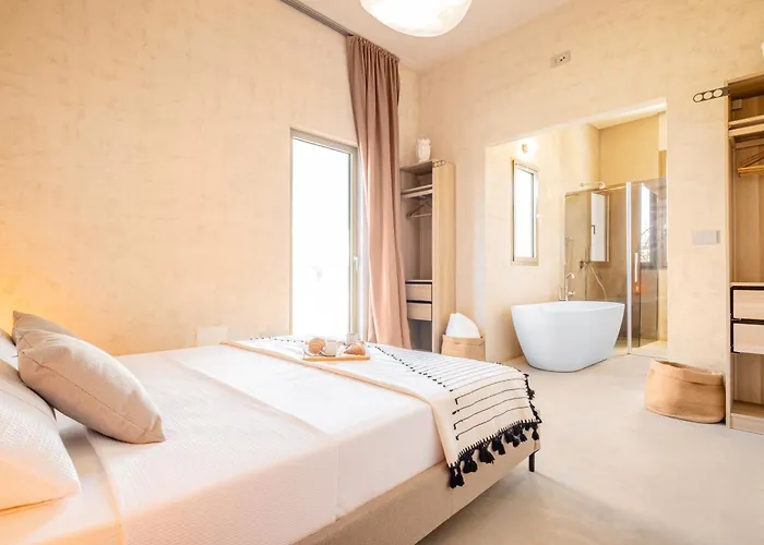 Quadro Private Pool Villa *