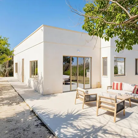 Quadro Private Pool Villa *